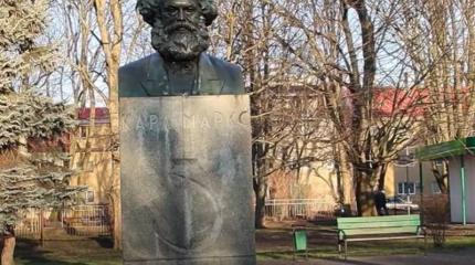 В США обеспокоены тем, что среди американцев набирает популярность марксизм В США обеспокоены тем, что среди американцев набирает популярность марксизм