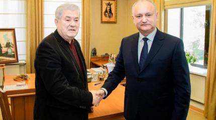 Молдова: «Блок президентов» против «Блока Дерека Хогана» Молдова: «Блок президентов» против «Блока Дерека Хогана»