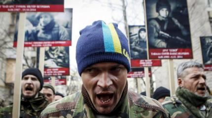 Украинские националисты держат в страхе русскоязычную школу в Мариуполе Украинские националисты держат в страхе русскоязычную школу в Мариуполе