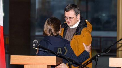 В Одессе главу МИД Франции «станцевали на кладбище» В Одессе главу МИД Франции «станцевали на кладбище»