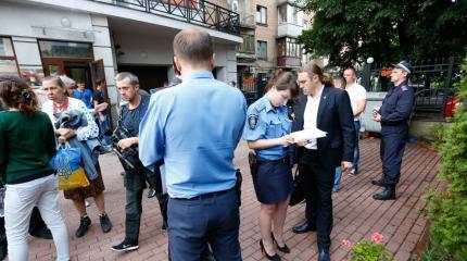 Захват здания Россотрудничества в Киеве: как неонацисты уничтожают историю Захват здания Россотрудничества в Киеве: как неонацисты уничтожают историю