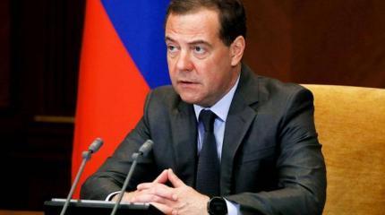 Медведев vs мигранты: Преемник №1 вдруг напомнил о себе Медведев vs мигранты: Преемник №1 вдруг напомнил о себе