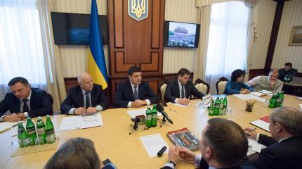 Омельян передал Гройсману компромат на "Укрзализныцю" Омельян передал Гройсману компромат на "Укрзализныцю"