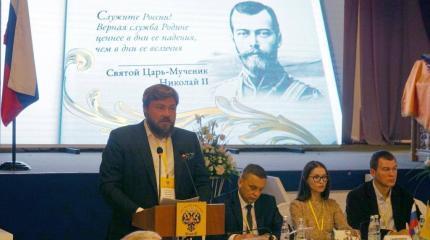 Вперед, к монархии… Вперед, к монархии…
