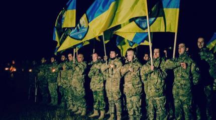 Факельное шествие неонацистов «Азова» накануне выборов в Мариуполе Факельное шествие неонацистов «Азова» накануне выборов в Мариуполе