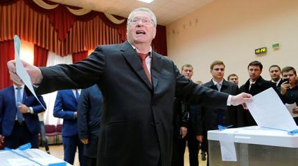 Имперские замашки: Вернуть царский гимн и перекрасить Кремль Имперские замашки: Вернуть царский гимн и перекрасить Кремль