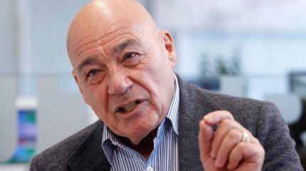 Познер признался, почему часто критикует Россию Познер признался, почему часто критикует Россию