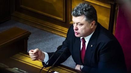 Порошенко обвинил Суркова в руководстве снайперами на Майдане Порошенко обвинил Суркова в руководстве снайперами на Майдане