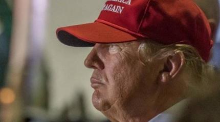 Послушная марионетка Трамп соблюдает субординацию Послушная марионетка Трамп соблюдает субординацию