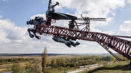На Украине снесли и сдали на металлолом знаменитый памятник «буденновцам»