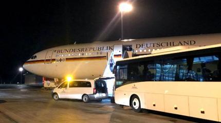 Из-за ЧП с самолетом Меркель по тревоге подняли министра обороны Германии