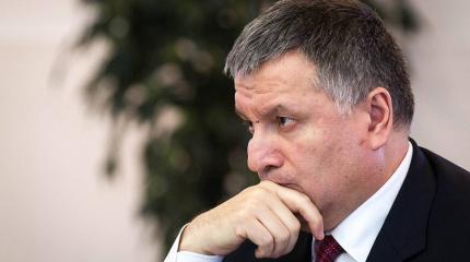 Под Аваковым зашаталось кресло министра внутренних дел Под Аваковым зашаталось кресло министра внутренних дел