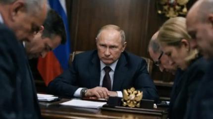 Приказ Путина просто саботируют. Кабинеты чиновников наводняют ложные герои