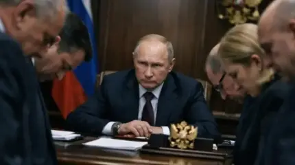Приказ Путина просто саботируют. Кабинеты чиновников наводняют ложные герои
