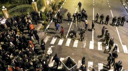 Городскими боями в Иране верховодит из Парижа 73-летняя Марьям Раджави