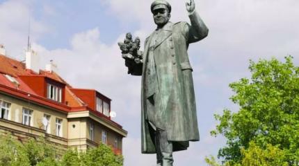 Памятник без маски, чиновники без лица Памятник без маски, чиновники без лица