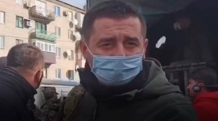 Приехавший на Донбасс Арахамия отмахнулся от местных жителей Приехавший на Донбасс Арахамия отмахнулся от местных жителей