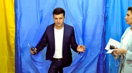 Зеленский собирается в Берлине «закрыть кейс войны» с Донбассом Зеленский собирается в Берлине «закрыть кейс войны» с Донбассом
