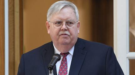 Цветной революции не вышло: Теффт покинет пост посла США в России осенью