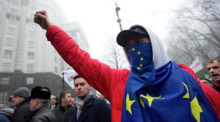 Живую силу для цветной революции в России решено завозить из Украины Живую силу для цветной революции в России решено завозить из Украины