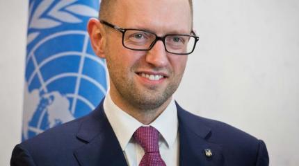 Зачем Арсений Яценюк посетит западных кураторов?