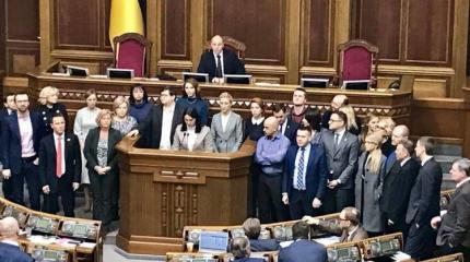 В Раде заблокировали трибуну и выдвинули ультиматум Парубию В Раде заблокировали трибуну и выдвинули ультиматум Парубию