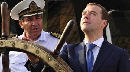 Разгром команды Медведева – и секрет непотопляемости его самого Разгром команды Медведева – и секрет непотопляемости его самого