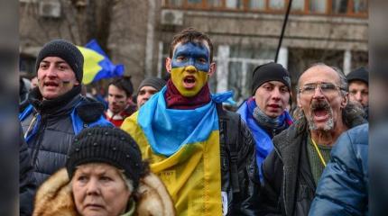 В России пояснили, почему Запад не даст Украине встать с колен В России пояснили, почему Запад не даст Украине встать с колен