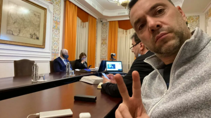 Нож от Арестовича в спину – «Соединённые земли Украины» Нож от Арестовича в спину – «Соединённые земли Украины»