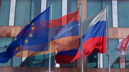 Одной ногой в ЕС, другой в ЕАЭС: армянская диаспора тянет Ереван в Европу Одной ногой в ЕС, другой в ЕАЭС: армянская диаспора тянет Ереван в Европу