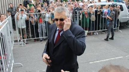 Адвокат Савченко "сбежал" от пранкеров, которых обещал отправить в ад Адвокат Савченко "сбежал" от пранкеров, которых обещал отправить в ад