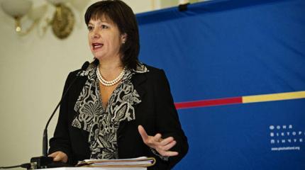 Яресько снова просит увеличить