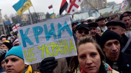 Киев вцепился в полуостров: украинский политолог устроил крымчанам цирк Киев вцепился в полуостров: украинский политолог устроил крымчанам цирк