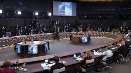 С прицелом на Россию, с Китаем на уме. Мировые СМИ о саммите НАТО С прицелом на Россию, с Китаем на уме. Мировые СМИ о саммите НАТО