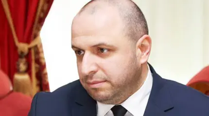 Крымчане о Рустеме Умерове: Он не воин, он виноградная улитка на огороде Крымчане о Рустеме Умерове: Он не воин, он виноградная улитка на огороде