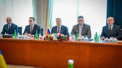 Абу-Даби: Трамп попросил Зеленского помолчать. Путин с ним согласился