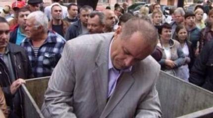 Киевский режим: травля госслужащих