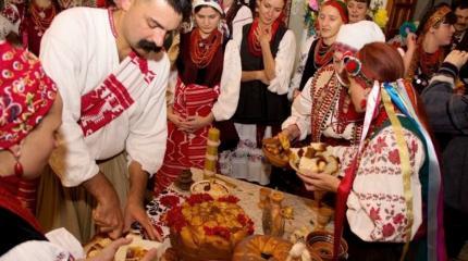 Вареники вместо блинов: на Украине декоммунизируют Масленицу Вареники вместо блинов: на Украине декоммунизируют Масленицу