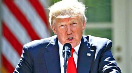 Сумасшедший Трамп уже держит палец на кнопке Сумасшедший Трамп уже держит палец на кнопке