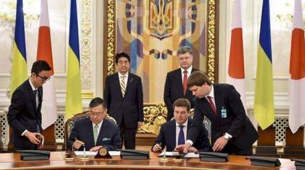 Порошенко выпросил кредит для Украины Порошенко выпросил кредит для Украины