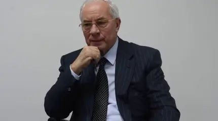 Азаров ответил на "упреки" в соцсетях после его интервью Шарию