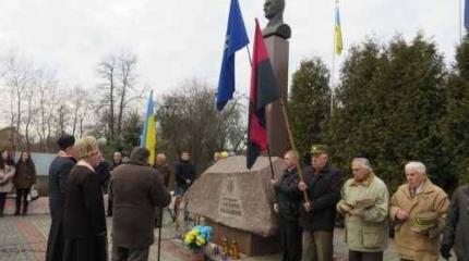 Герои украинства: история гитлеровской подтирки Мельника Герои украинства: история гитлеровской подтирки Мельника