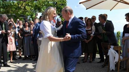 Путин танцует старую синьору Европу Путин танцует старую синьору Европу