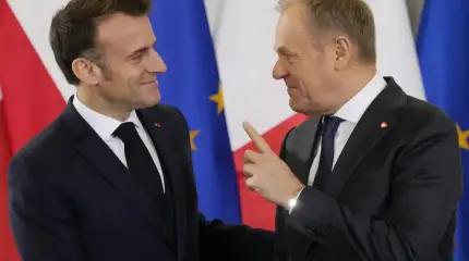 Макрон уговаривает Польшу оккупировать Украину Макрон уговаривает Польшу оккупировать Украину