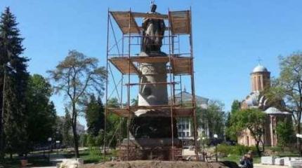 Куда на этот раз развернут в Чернигове памятник Хмельницкому?