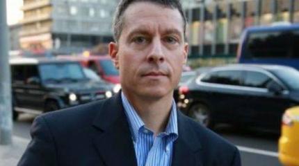 Бом признался в чувстве стыда за США после фейков о Победе Бом признался в чувстве стыда за США после фейков о Победе