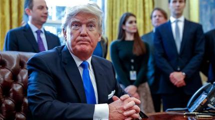 Трамп остается в Белом доме Трамп остается в Белом доме
