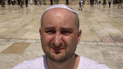 Предатель Бабченко негодует: всем плевать на русские паспорта, кроме Киева! Предатель Бабченко негодует: всем плевать на русские паспорта, кроме Киева!