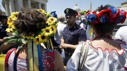 Украина выслуживается перед Россией