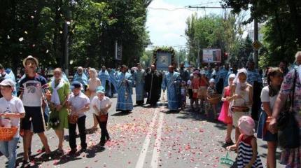 Православная Украина идет Крестными ходами и молится о мире